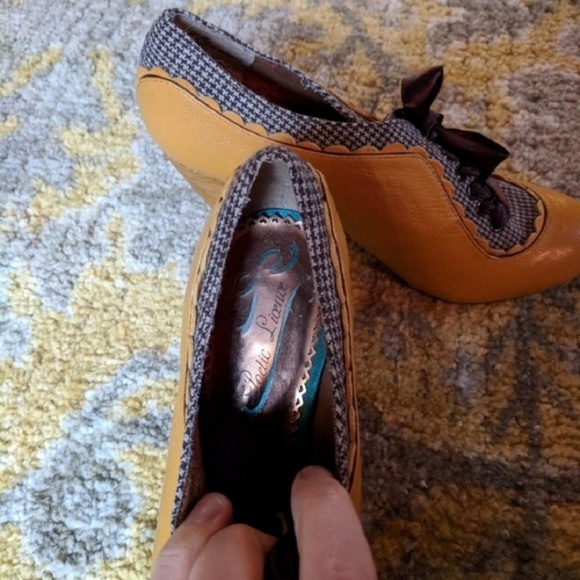 Mustard Oxford Booties - Picture 6 of 8